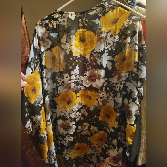 Brand new with tags flowing top - Picture 2 of 3